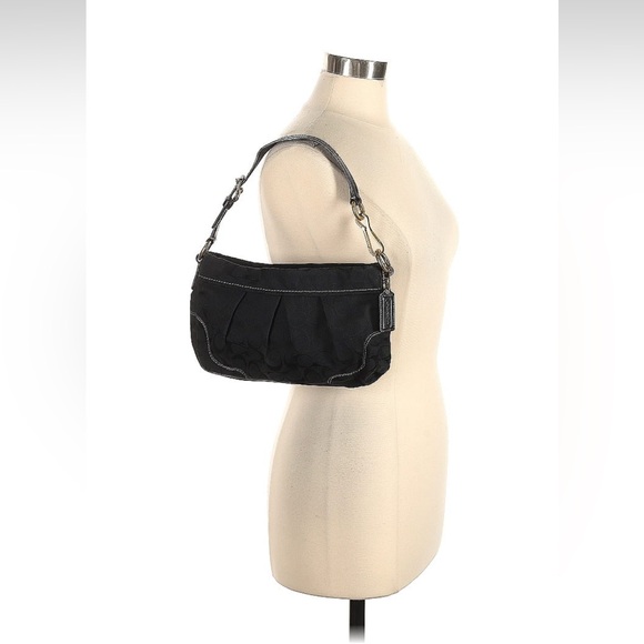 Coach medium sized black pleated shoulder handbag purse - Picture 2 of 6